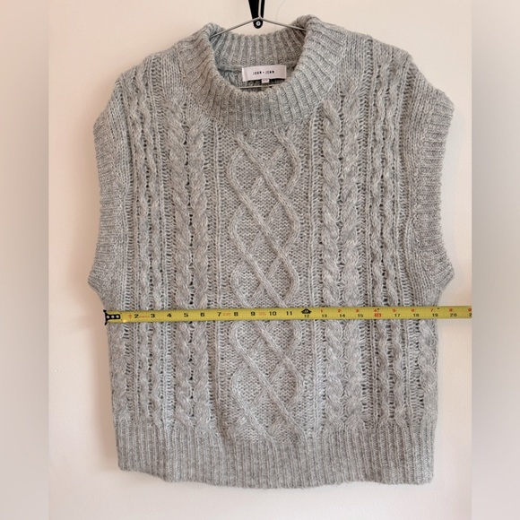 John & Jen oversized sleeveless sweater - Picture 5 of 7